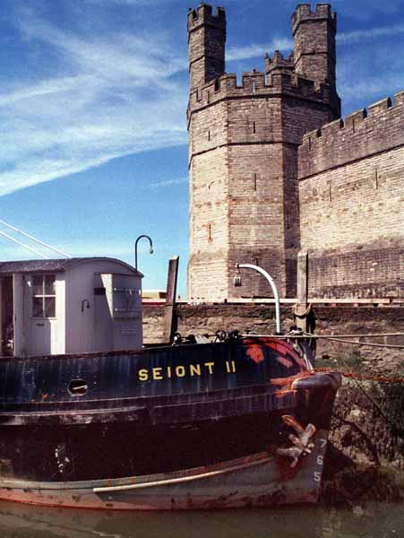 Caernarfon Castle,Boats