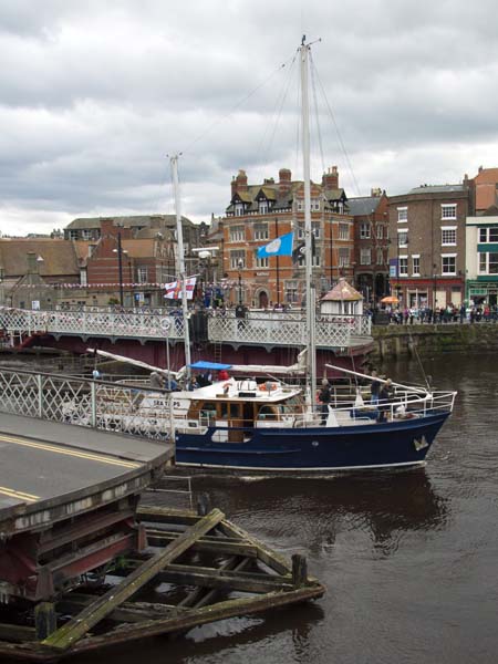 Specksioneer,Swing Bridge,Whitby,Houses,Boat