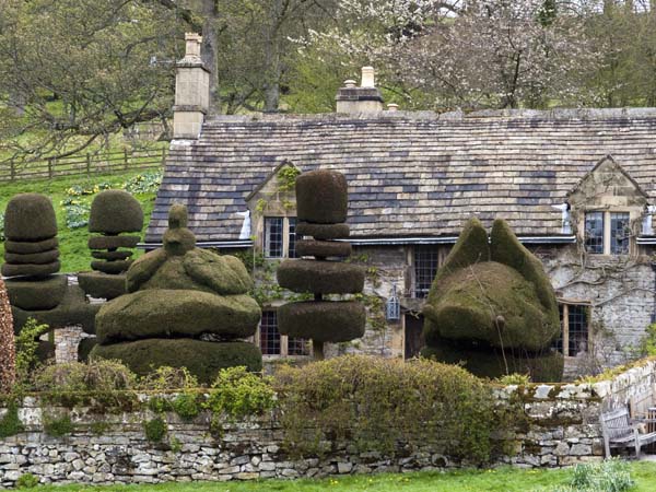 Cottage,Haddon,Hall,Topiary,Stately Home,House,Tourist Attraction,Bakewell