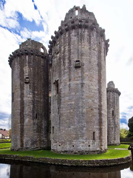 Nunney,Castle,Moat,Ruins