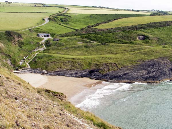 Traeth Y Mwnt,Mount Beach,Beach,Cliffs,Sea