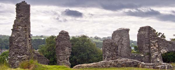 Newcastle Emlyn,Castellnewydd Emlyn,Castle,Walls