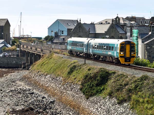 Class 158,Barmouth,Abermaw,Houses,Railway,DMU