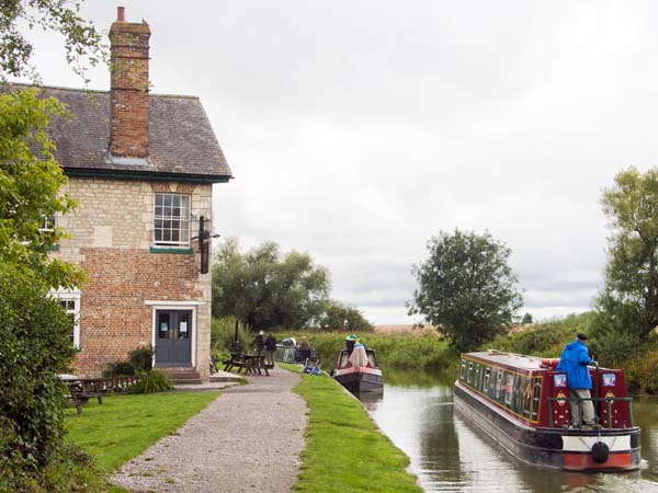 Barge,Kennet and Avon,Canal,Narrow-boat,Honey Street,Pub