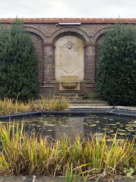 Phillips Memorial,Titanic,Godalming,Gardens