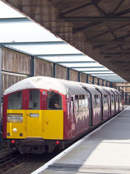 Island Line,1938 Tube Train,Ryde Pierhead Station,Class 483,Railway