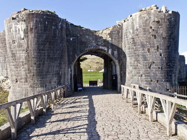 Corfe Castle,Outer,Gatehouse,Ruin,National Trust