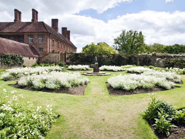 White Garden,Barrington Court,Stately Home,Historic House,National Trust,Strode House