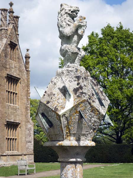 Sundial,Barrington Court,Gardens,Court House,Stately Home,Historic House,National Trust