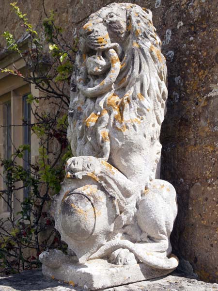 Lion,Barrington Court,Gardens