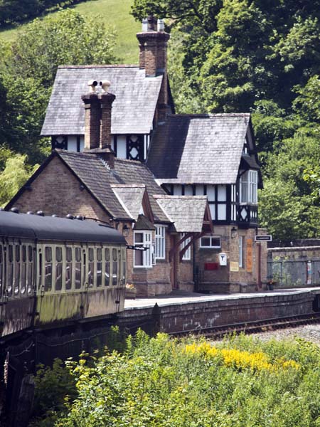 Berwyn,Railway Station
