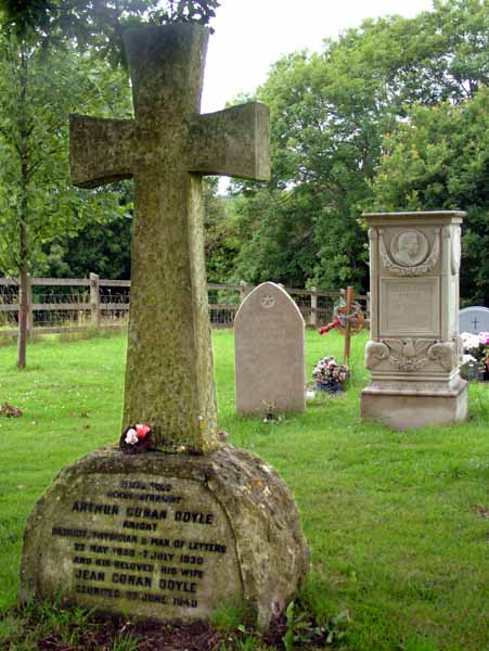 Minstead,Sir Arthur Connan Doyle,Grave,Gravestones,Churchyard,Graveyard,Church