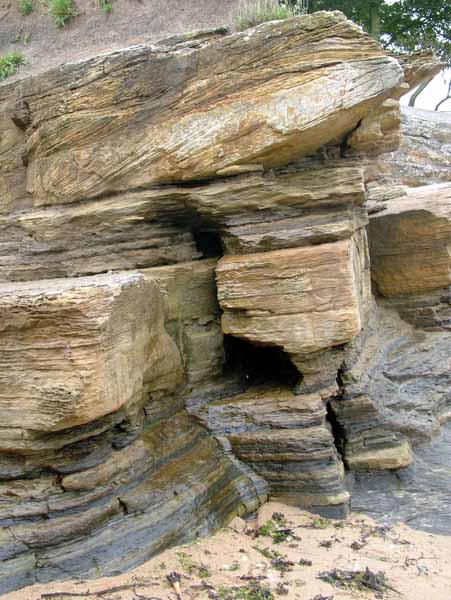 Howdiemont Sands,Rocks