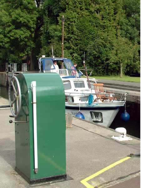 Hurley,River Thames,Lock,Boats