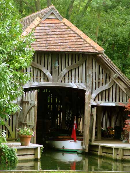 Hurley,River Thames,Boathouse,Boats