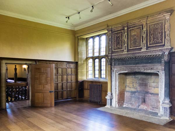 Master Bedroom,Barrington Court,Court House,Stately Home,Historic House,National Trust,Fireplace