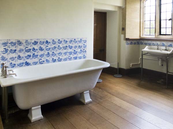 Ladies' Bathroom,Barrington Court,Court House,Stately Home,Historic House,National Trust