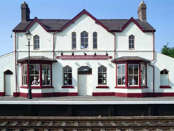 Llanfair Pwllgwyngill Station,Railway,Llanfairpwllgwyngyllgogerychwyrndrobwllllantysiliogogogoch