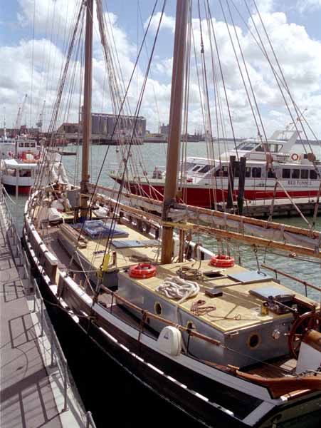 Southampton,Town Pier,Sailing,Boats